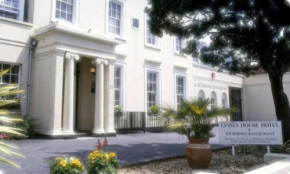 Lysses House Hotel